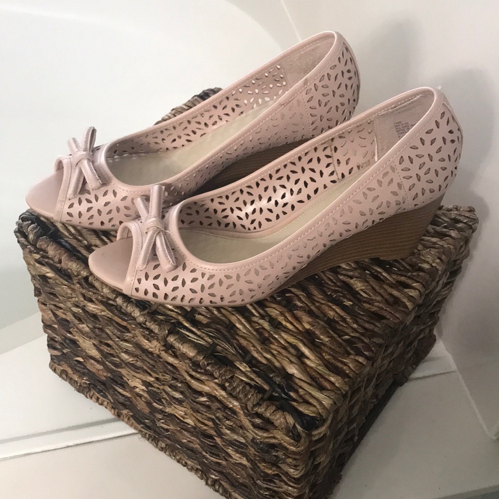 Pewter pink wedges